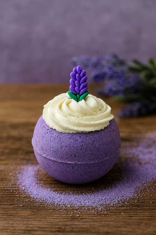 El Yapımı Cupcake Banyo Bombası 135/145gr – Lavanta Kokulu, Oyuncaklı