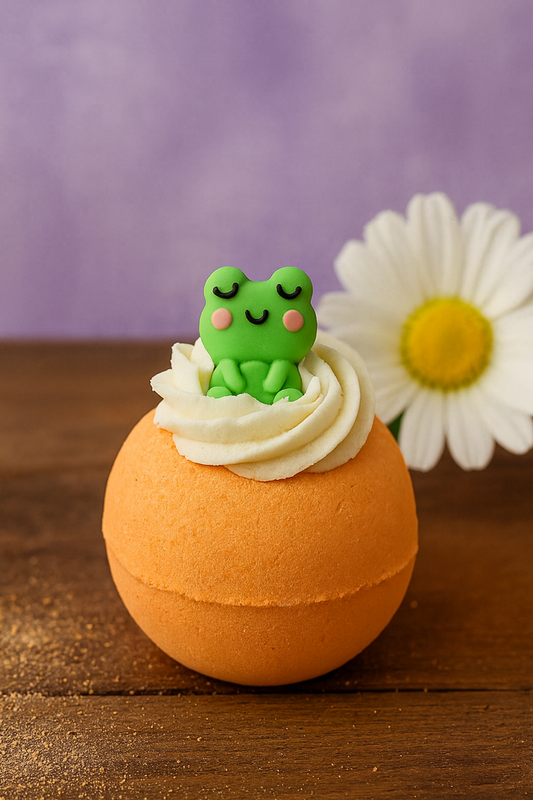 Cupcake Banyo Bombası 135–145gr – Papatya Kokulu, Oyuncaklı