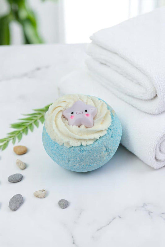 El Yapımı Cupcake Banyo Bombası 135/145gr – Okyanus Kokulu, Oyuncaklı