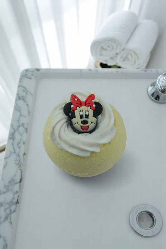 El Yapımı Cupcake Banyo Bombası 135/145gr – Limon Kokulu, Oyuncaklı