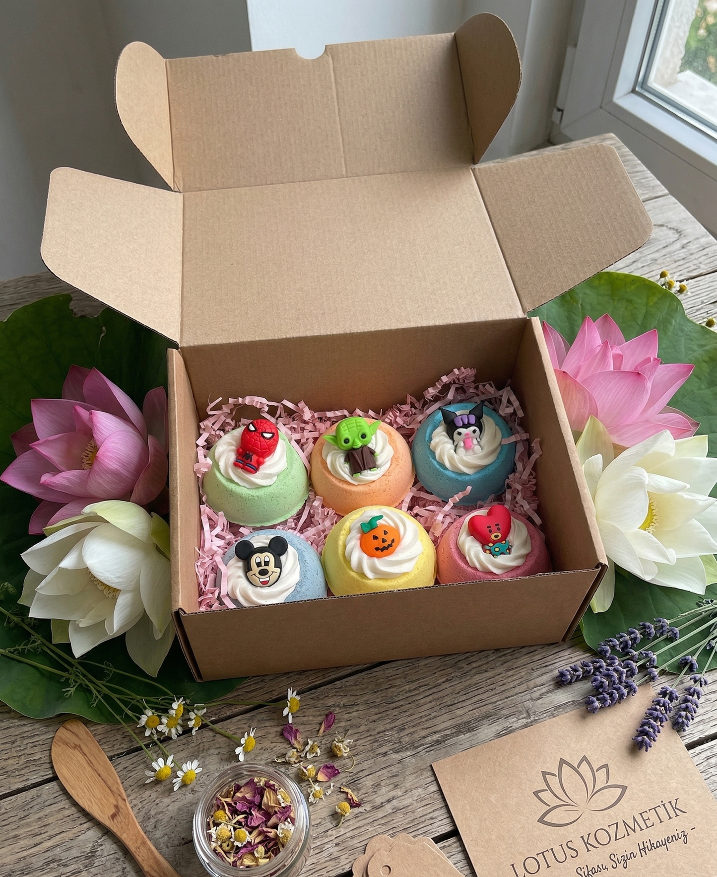 Lotus Kozmetik | Premium Dev Cupcake Banyo Bombası Seti - 6'lı Avantaj Paketi (135g)