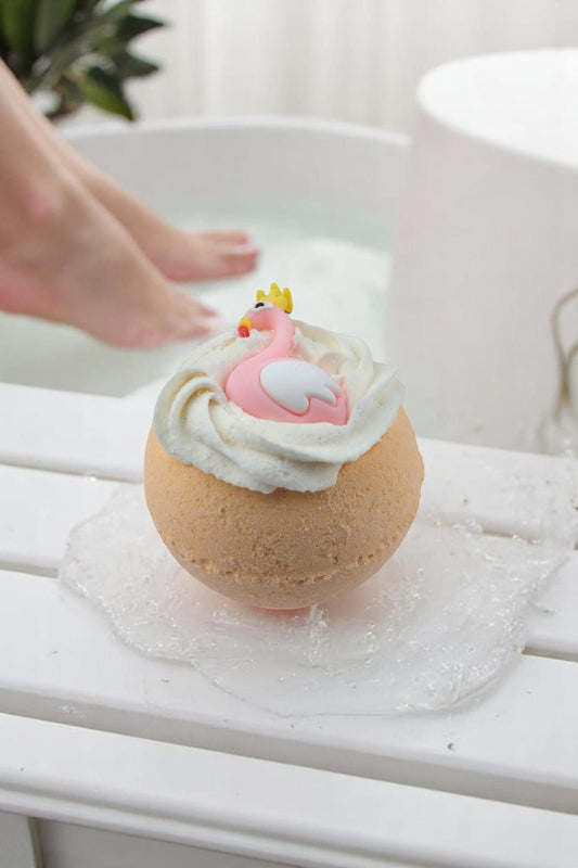 Cupcake Banyo Bombası 135–145gr – Papatya Kokulu, Oyuncaklı